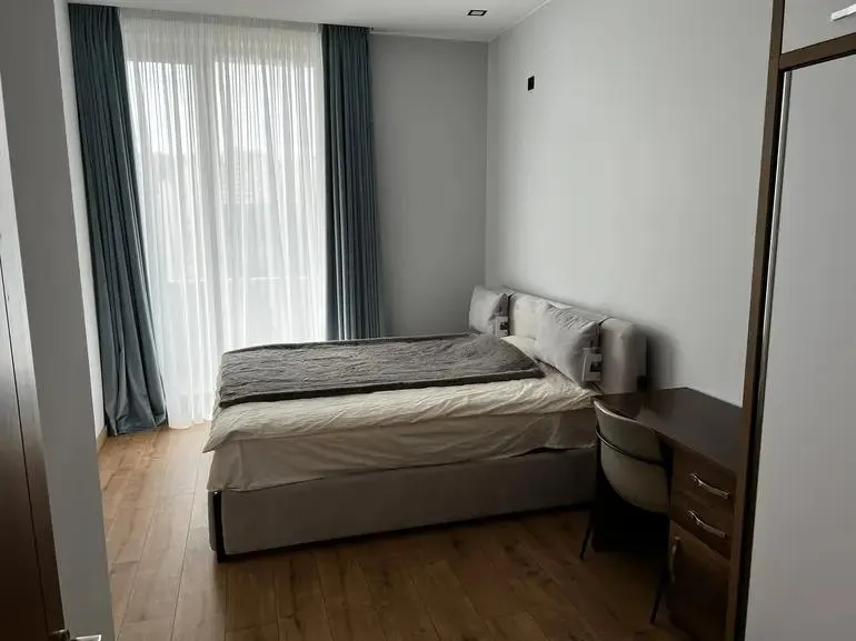 Дом, 5-комн., 200 м²