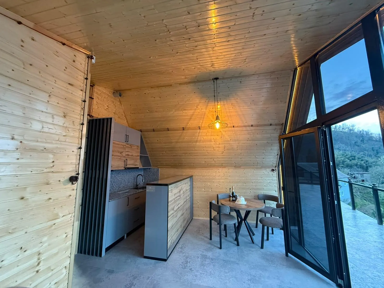 House, 7-room, 200 m²