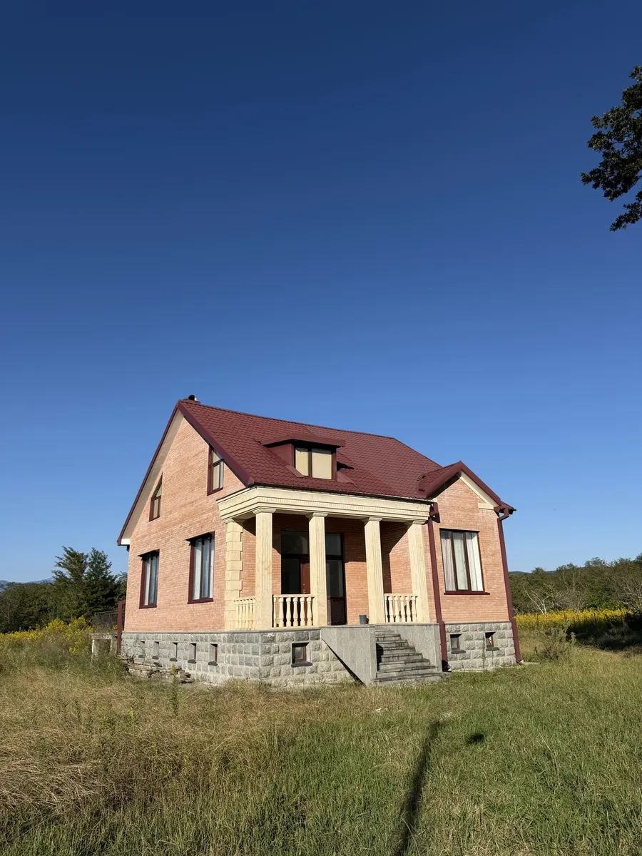 House, 6-room, 372 m²