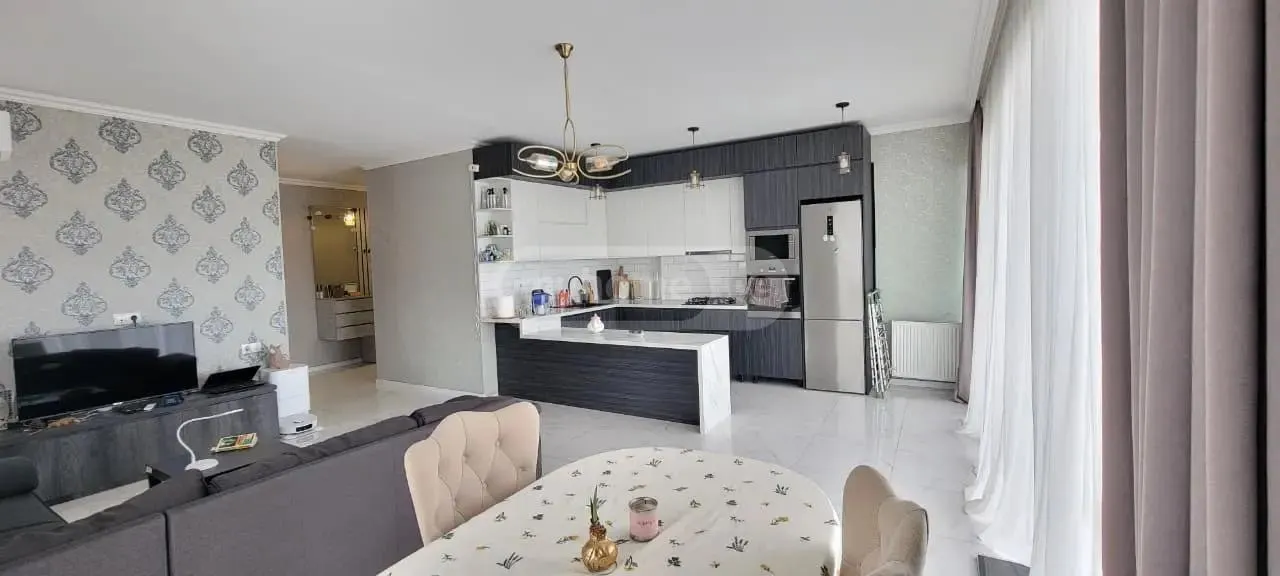 Квартира, 3-комн., 141 м²