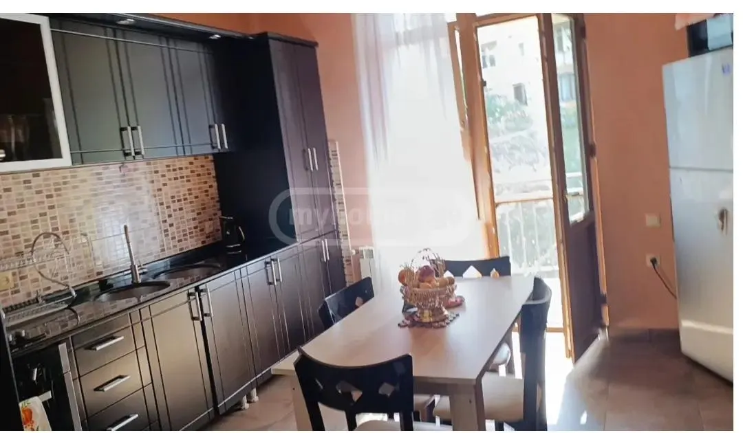 Apartment, 5-room, 220 m²