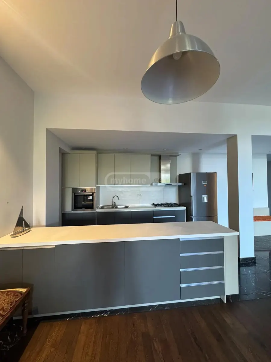 House, 5-room, 588 m²