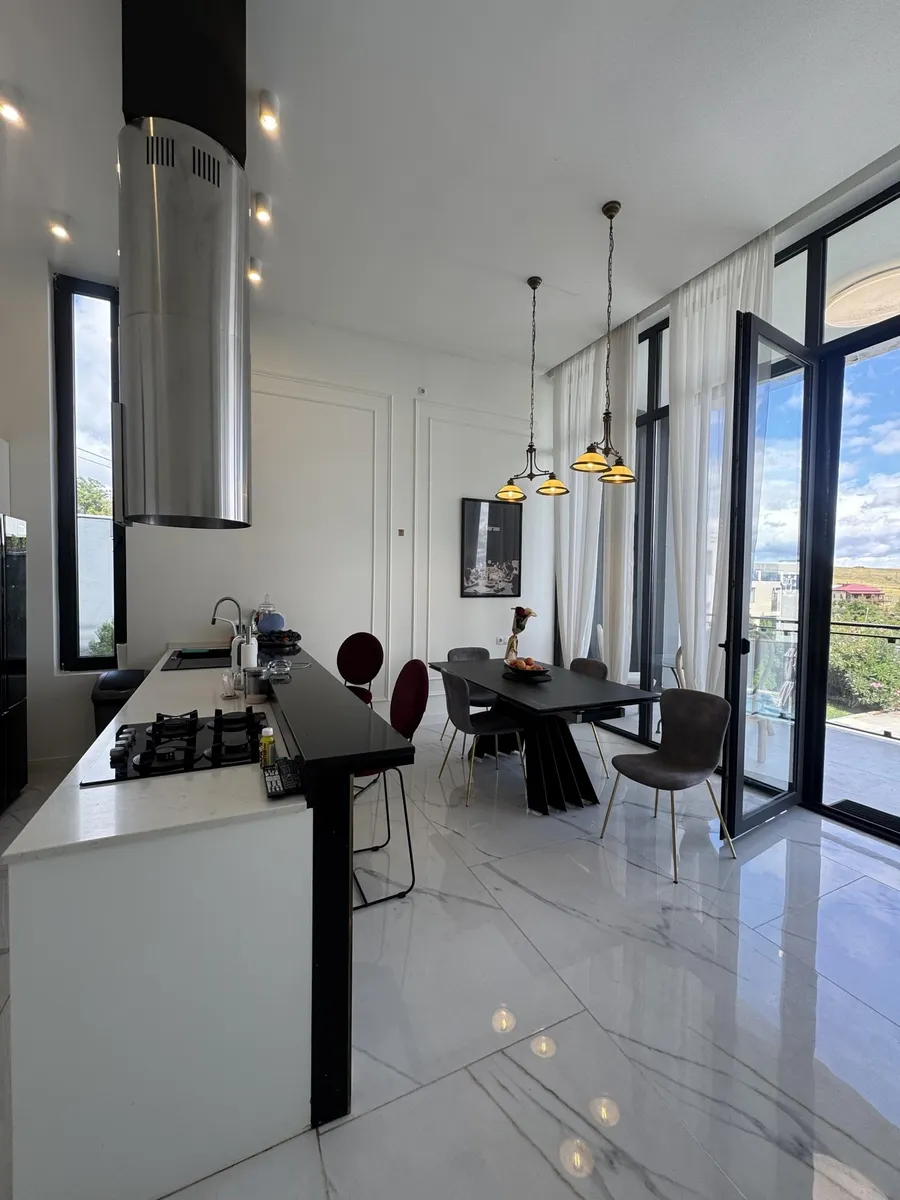Дом, 5-комн., 600 м²