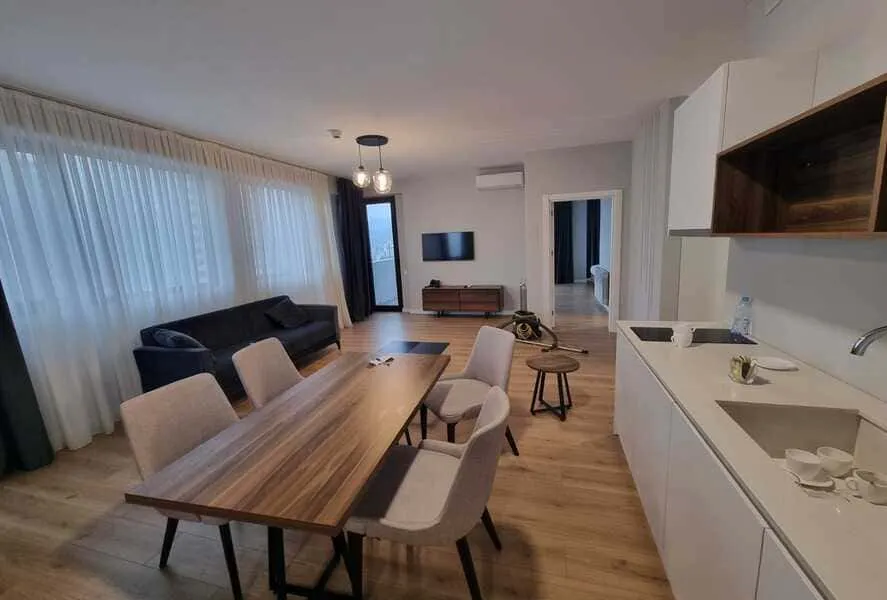 Квартира, 3-комн., 121 м²
