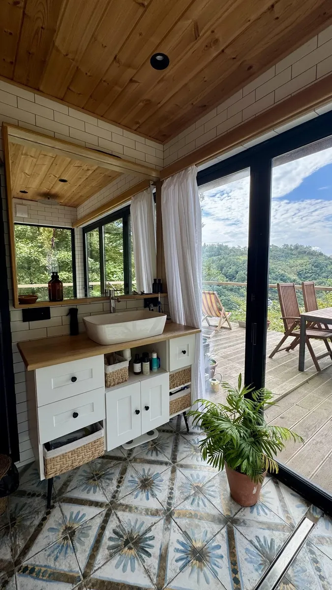 House, 3-room, 210 m²