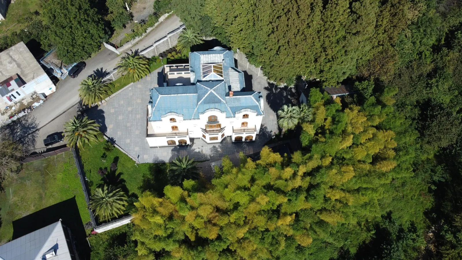 House, 10-room, 900 m²