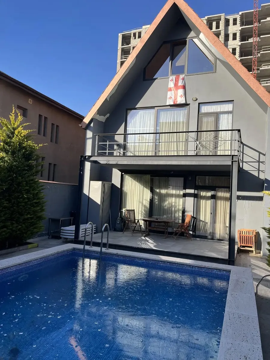 House, 5-room, 223 m²