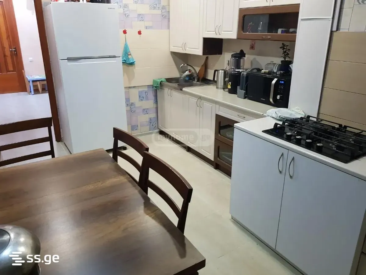 Apartment, 3-room, 90 m²