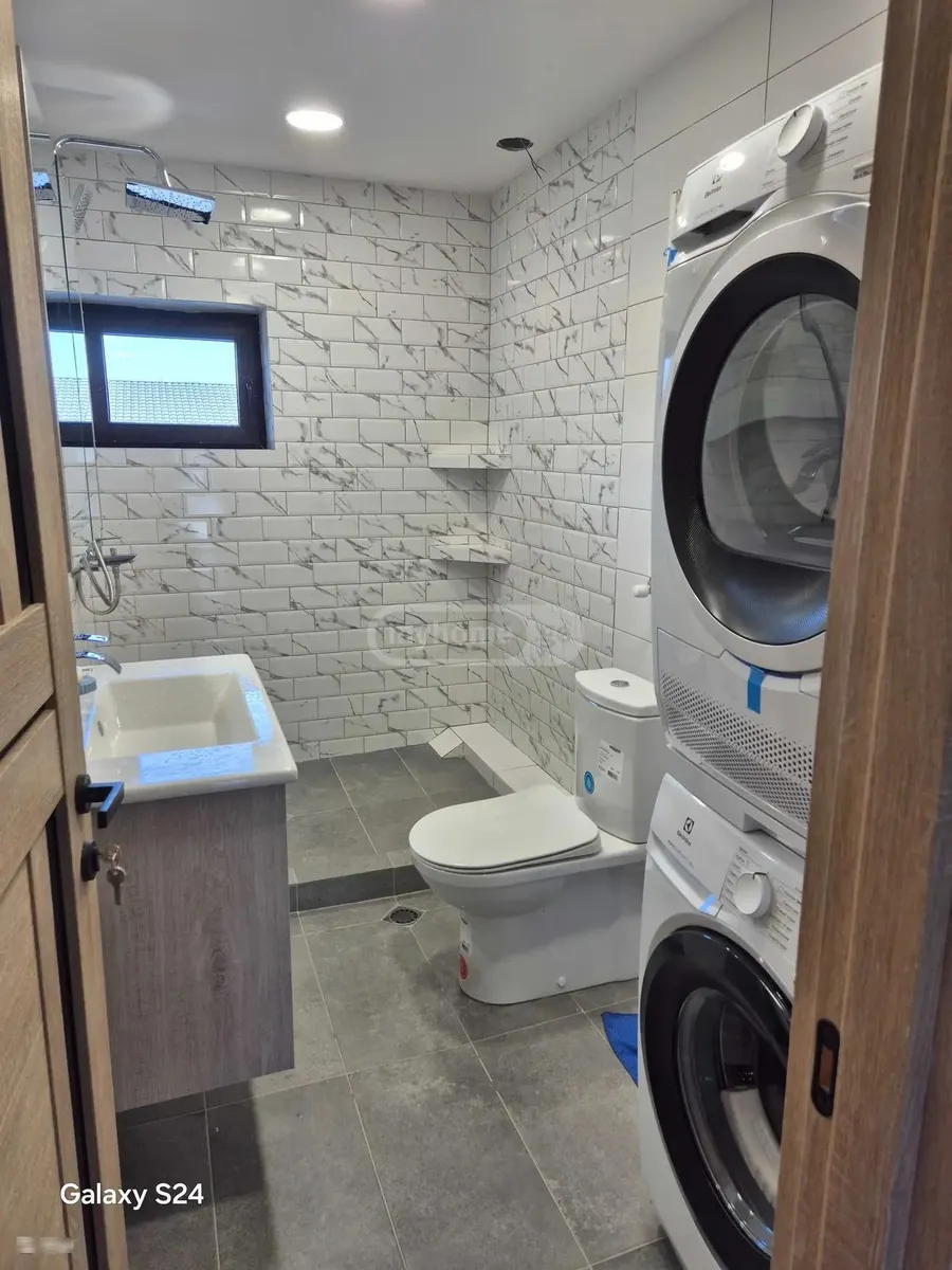 Дом, 7-комн., 240 м²