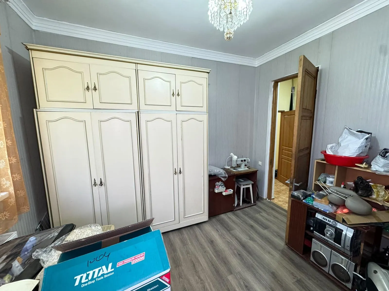 House, 4-room, 200 m²