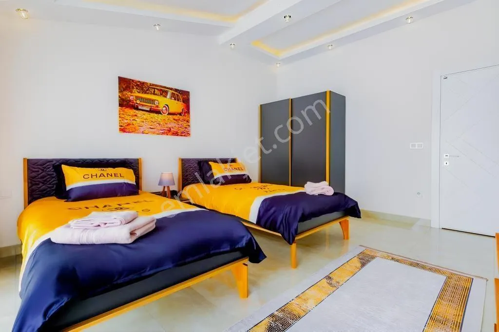 Apartment, 4-room, 200 m²