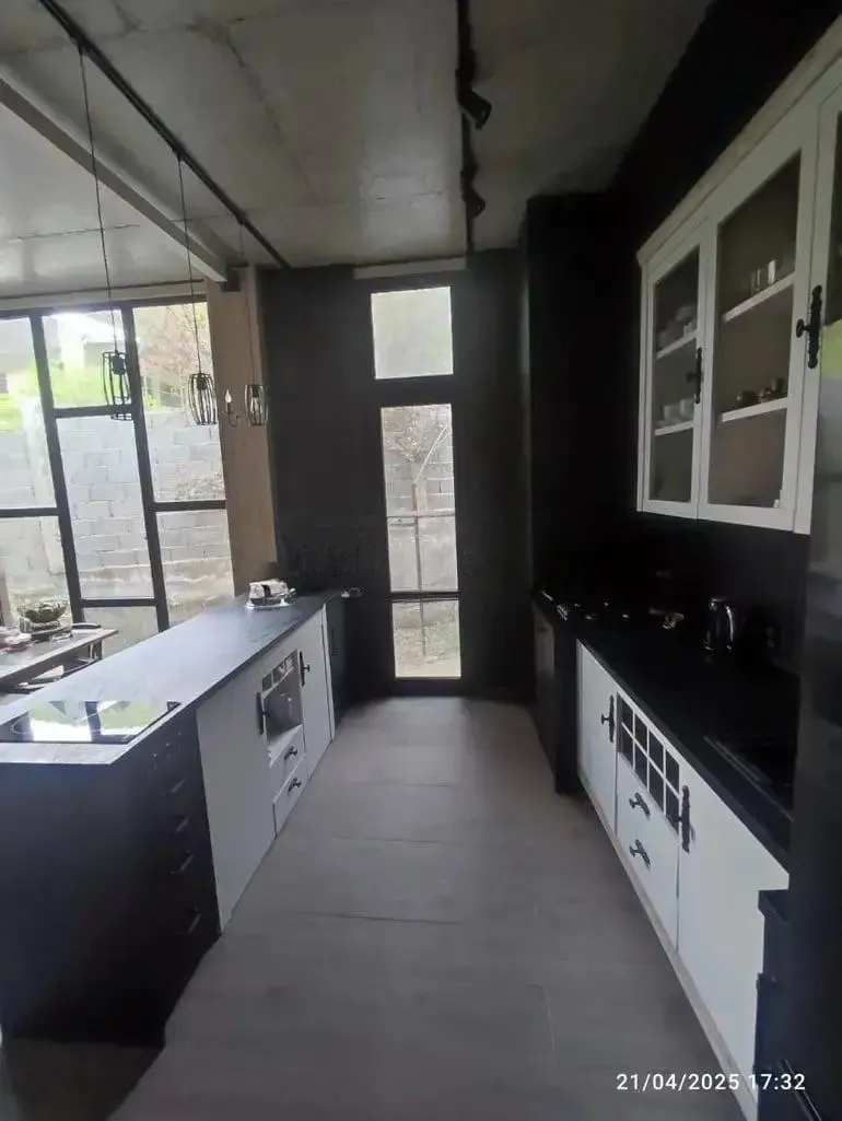 Дом, 5-комн., 245 м²