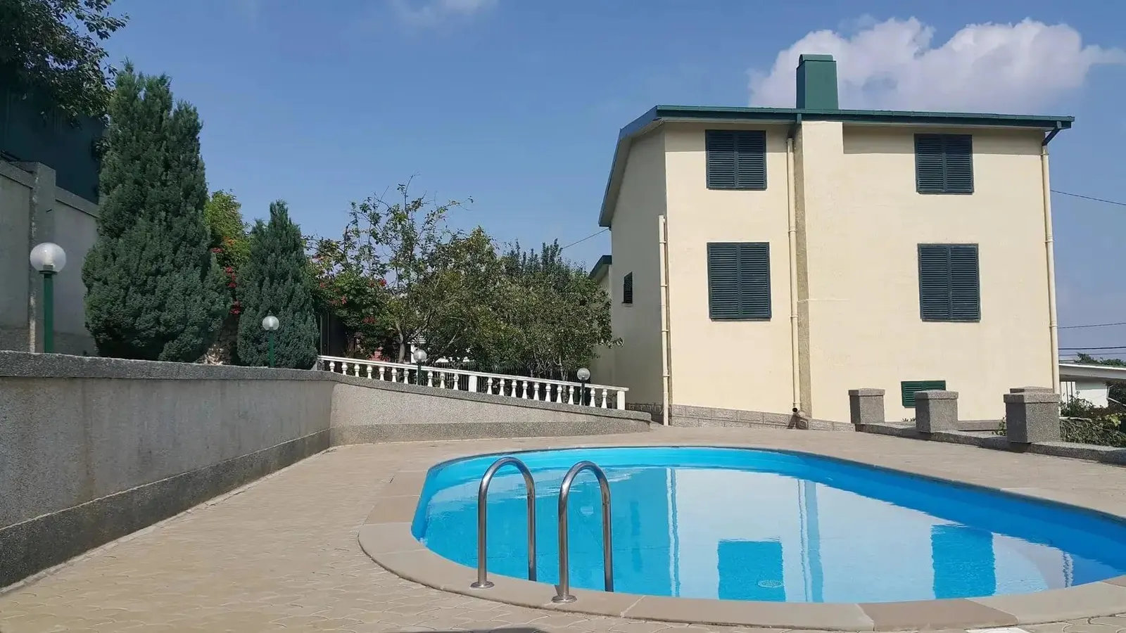 Дом, 7-комн., 350 м²