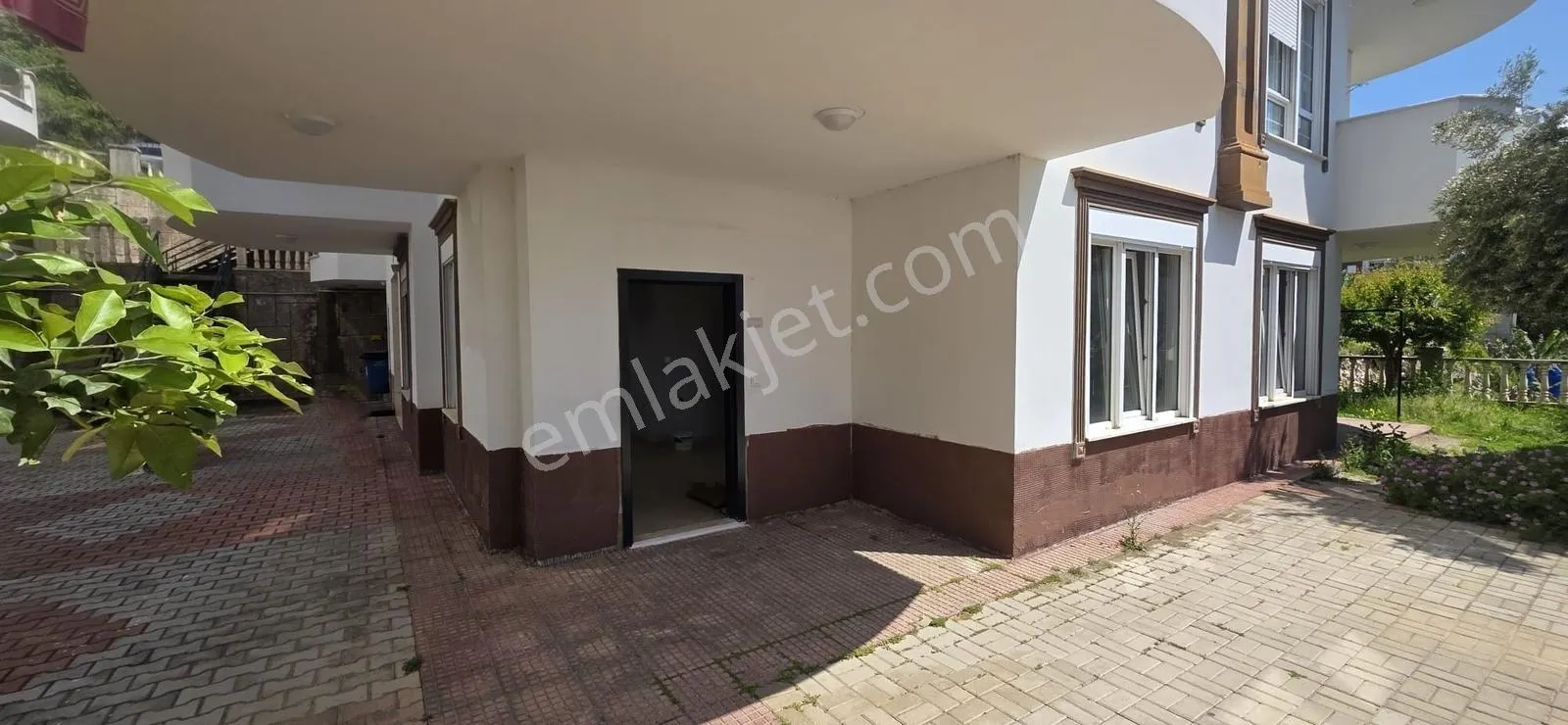 Apartment, 4-room, 120 m², Karbeyaz Sitesi