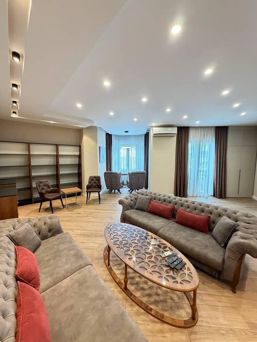 Квартира, 4-комн., 217 м²