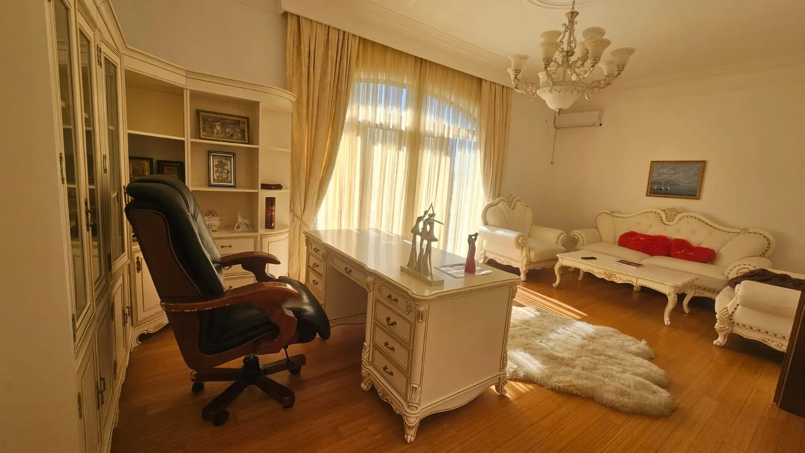 House, 10-room, 900 m²