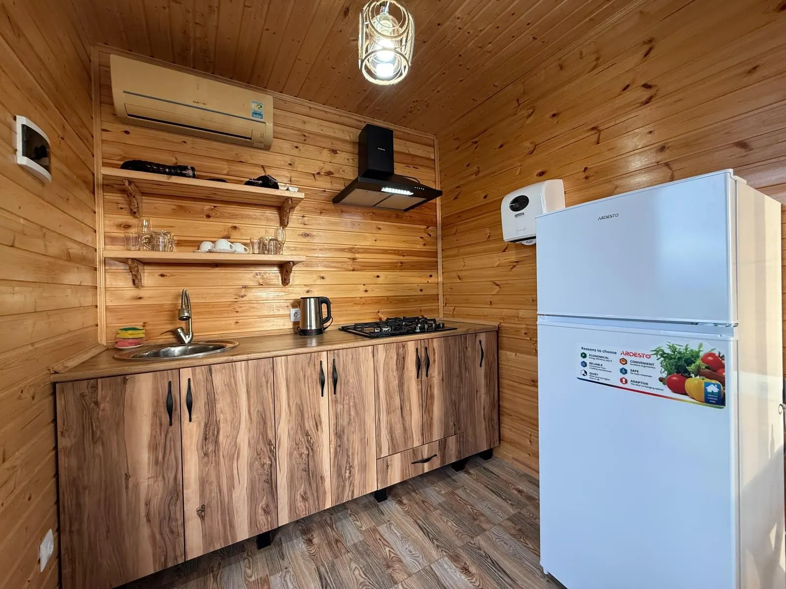 სახლი, 3-ოთახიანი, 75 მ², Sameba St, 2