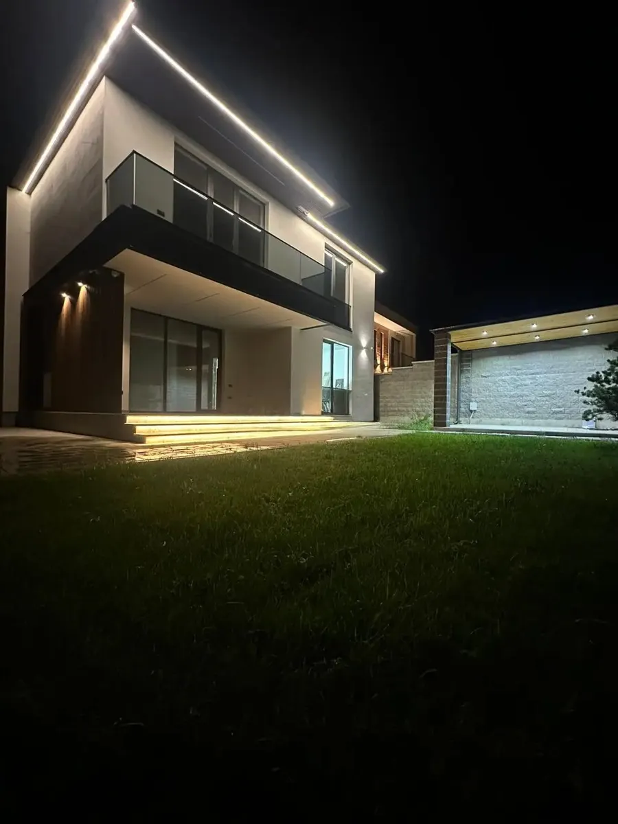 House, 8-room, 328 m²