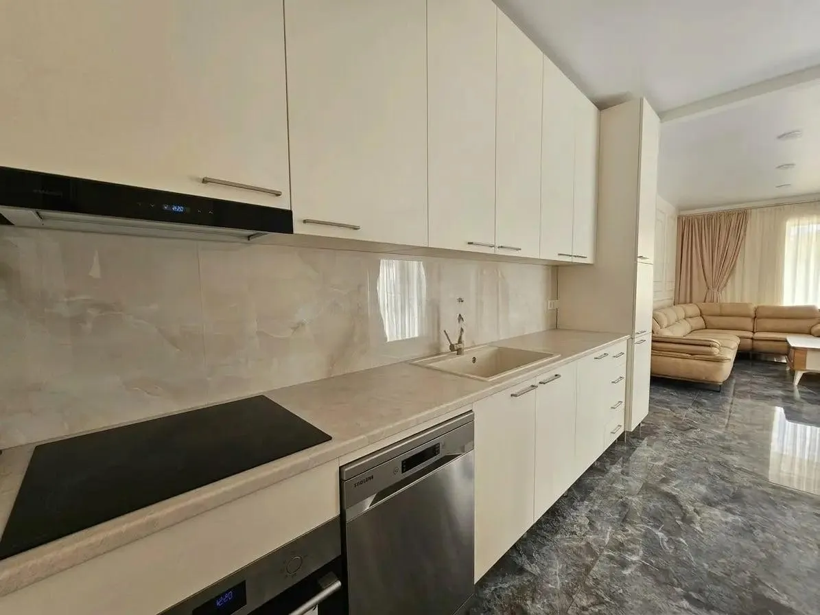 House, 5-room, 170 m²