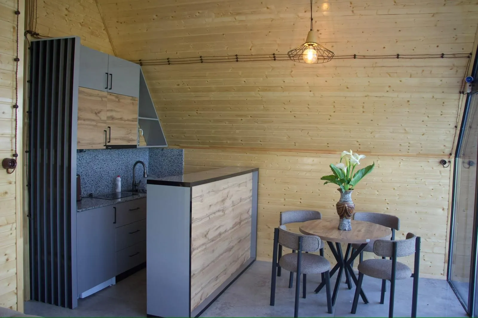 House, 7-room, 200 m²