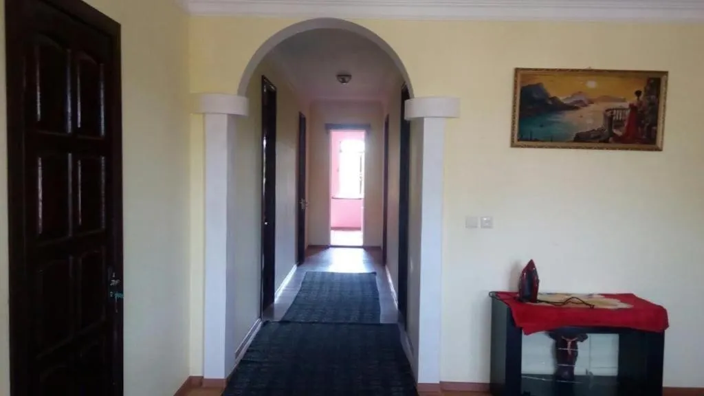 Дом, 5-комн., 200 м²