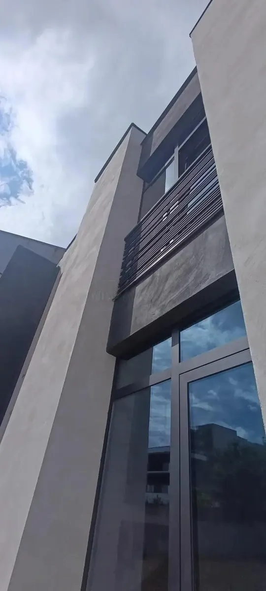 Дом, 8-комн., 300 м²