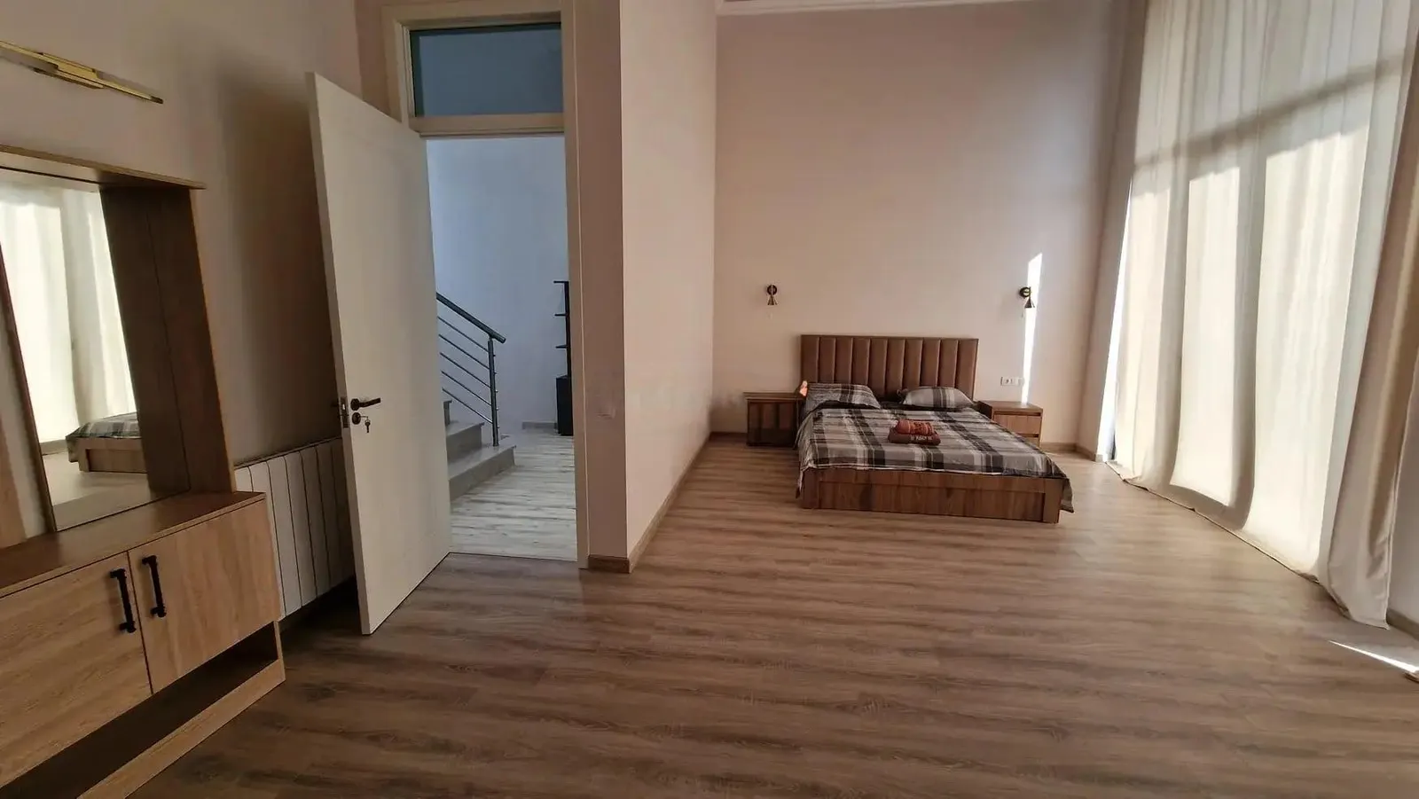 Дом, 6-комн., 320 м²