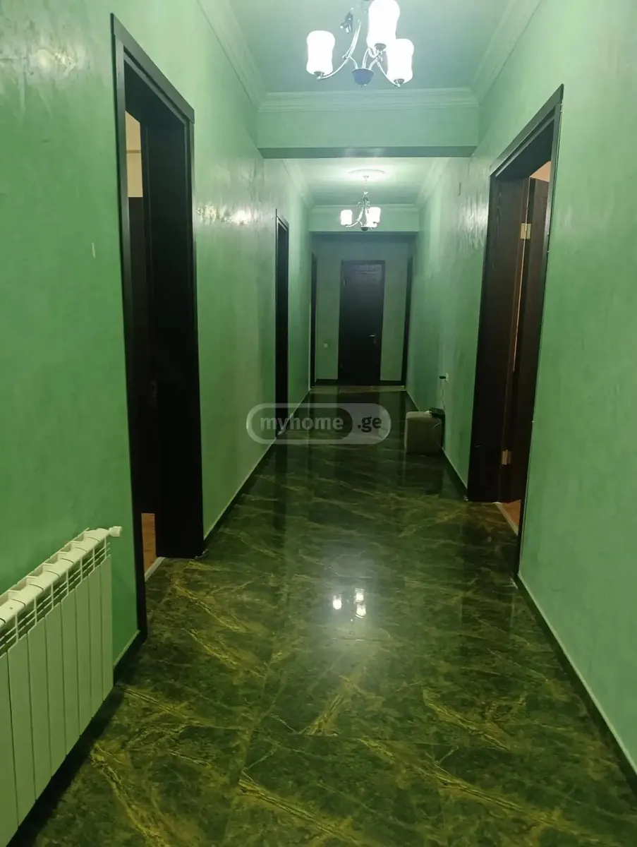 Apartment, 5-room, 220 m²