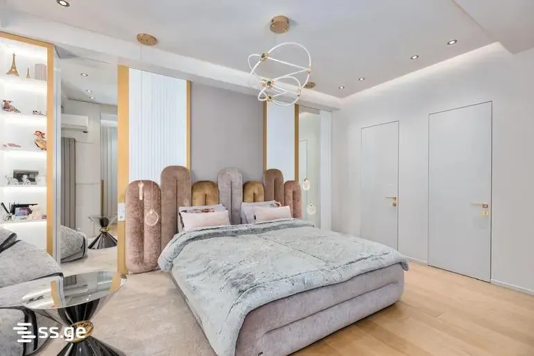 Apartment, 5-room, 240 m²