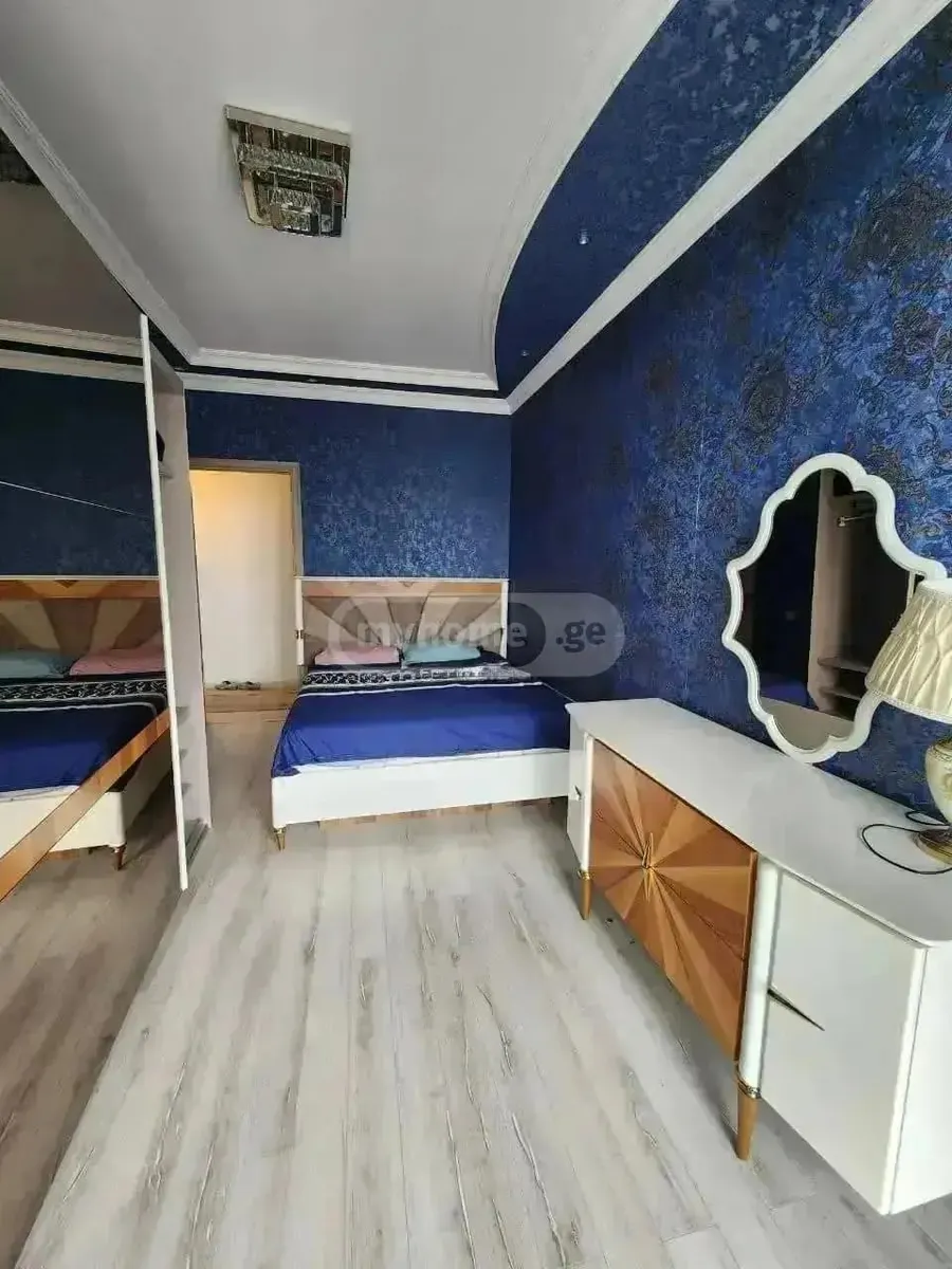 Квартира, 3-комн., 100 м²
