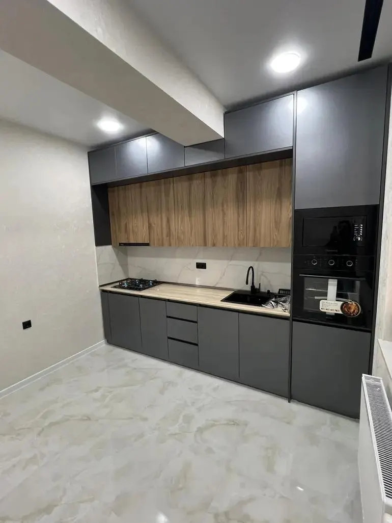 ბინა, 4-ოთახიანი, 71 მ², Christian Steven St, 35