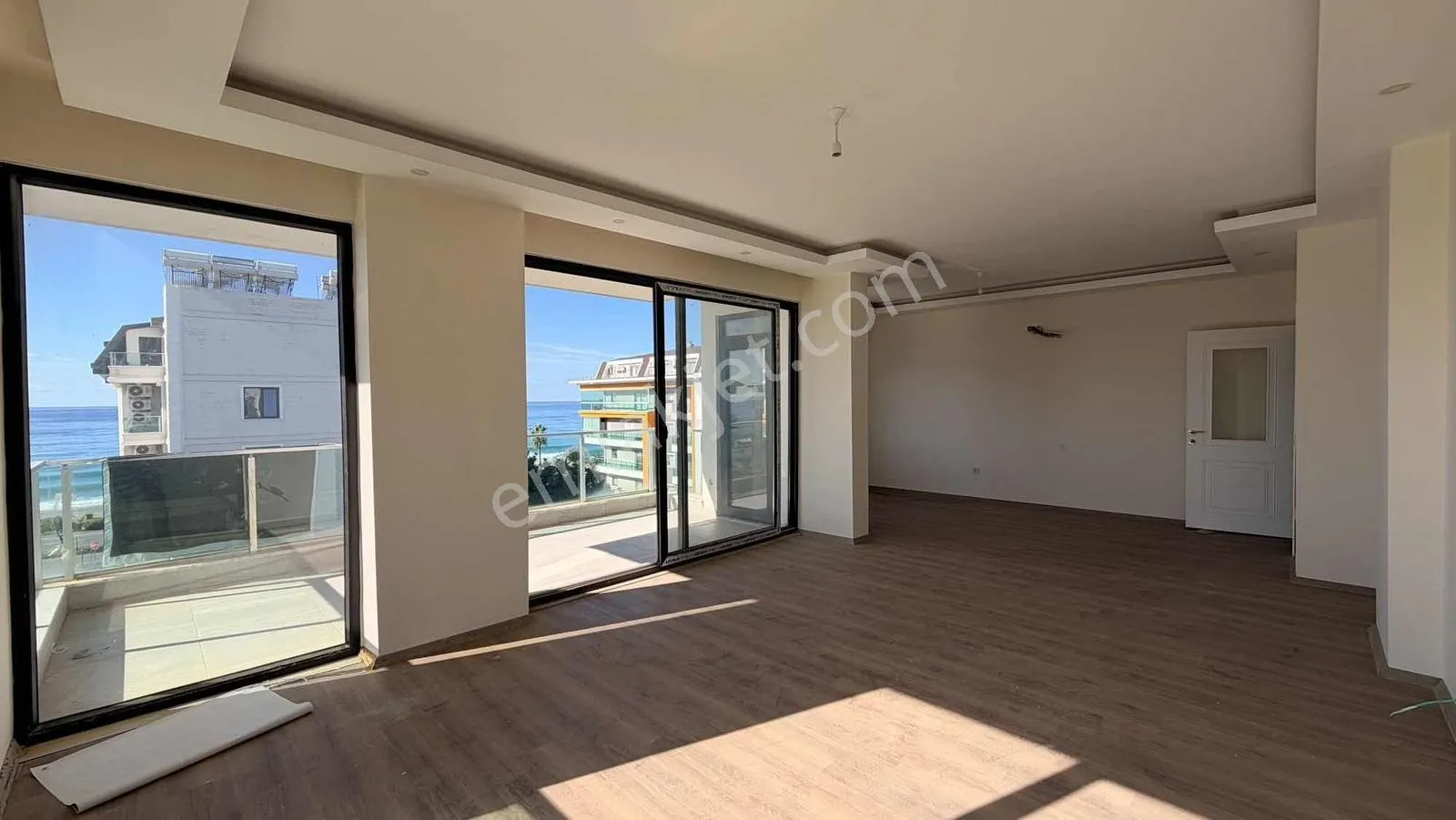 Apartment, 6-room, 300 m²