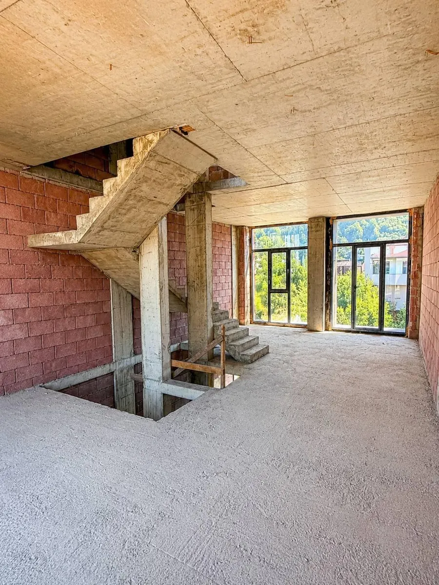 House, 4-room, 185 m²