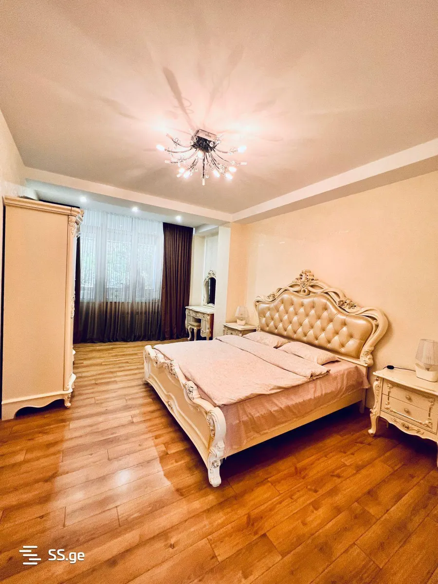 Apartment, 4-room, 220 m²