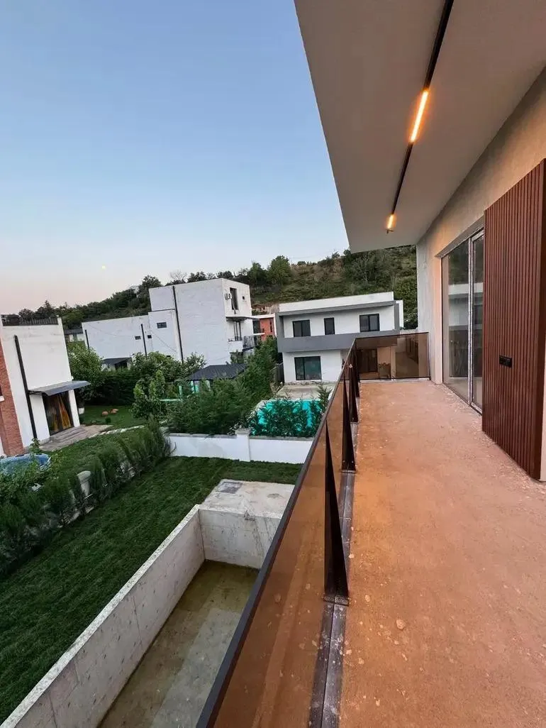 Дом, 5-комн., 250 м²