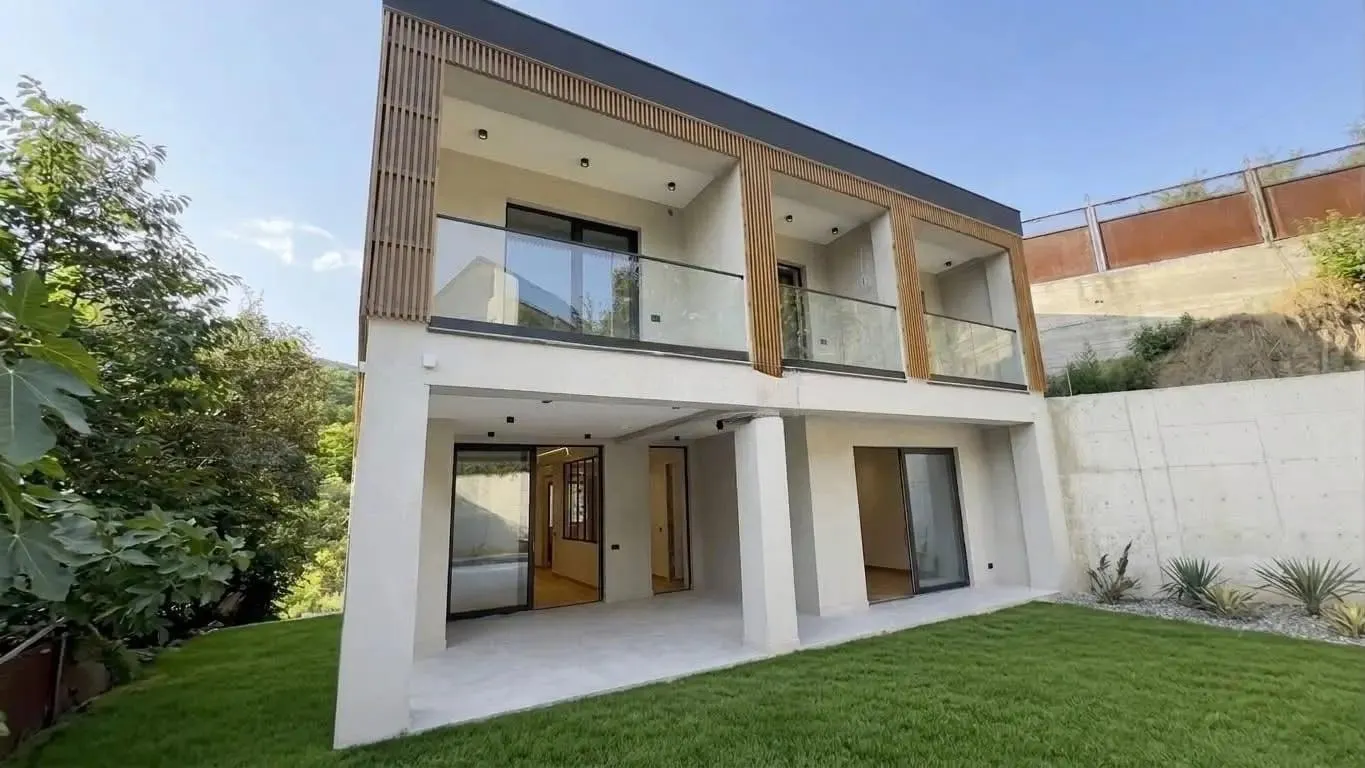 Дом, 7-комн., 1500 м²