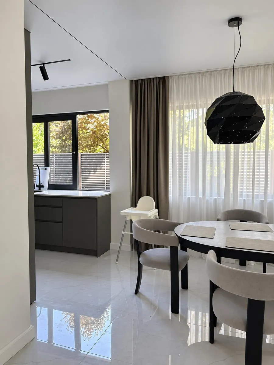 House, 4-room, 220 m²