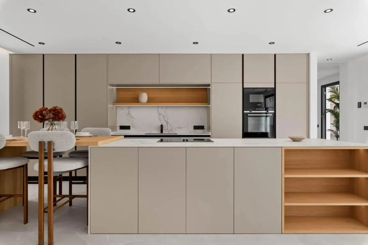 Дом, 4-комн., 280 м²