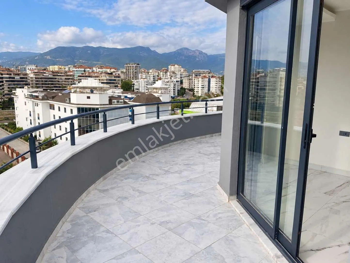 Apartment, 3-room, 130 m²