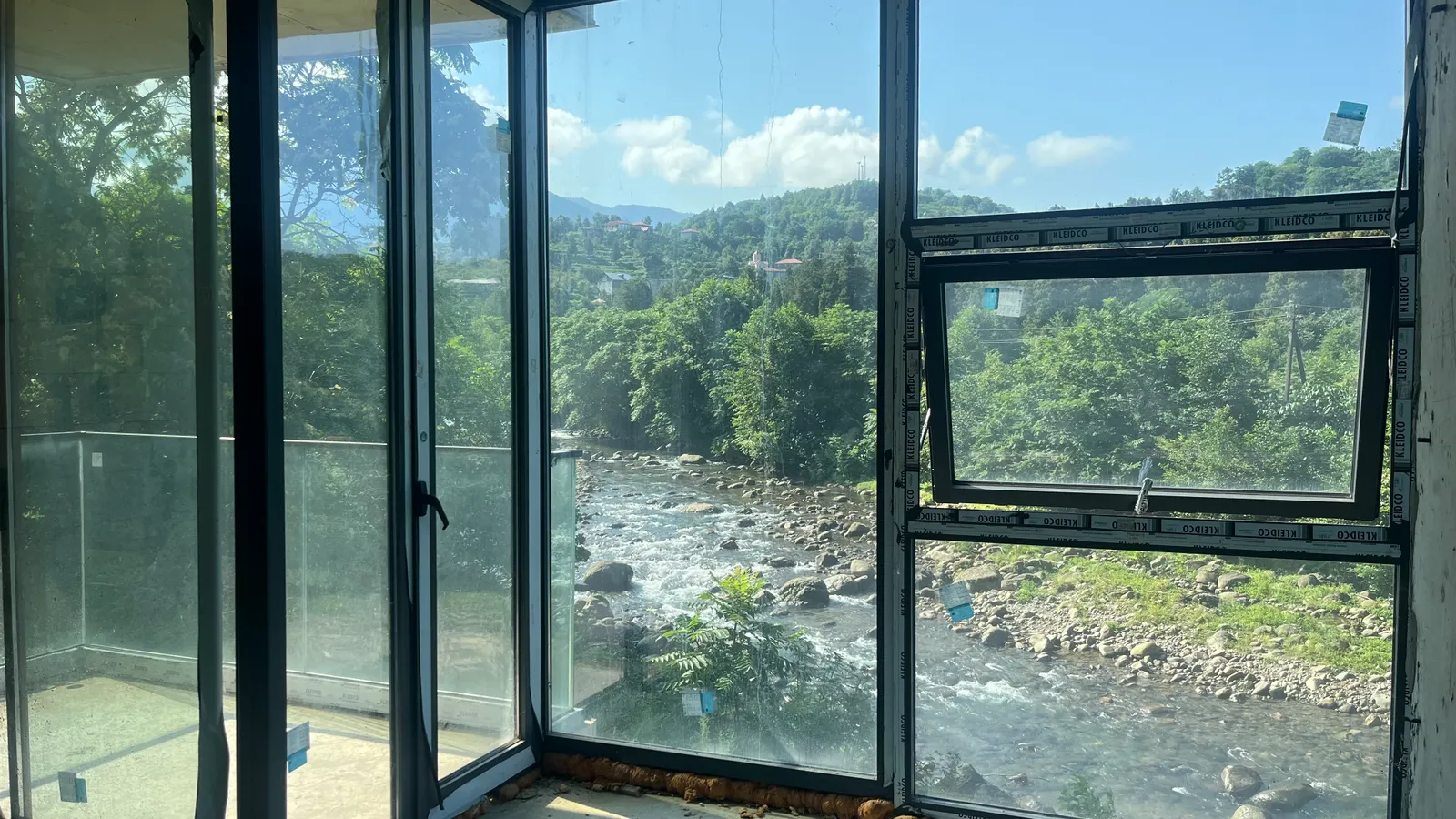 სახლი, 3-ოთახიანი, 190 მ², Riverside Home