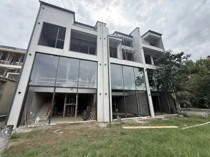 Дом, 6-комн., 320 м²