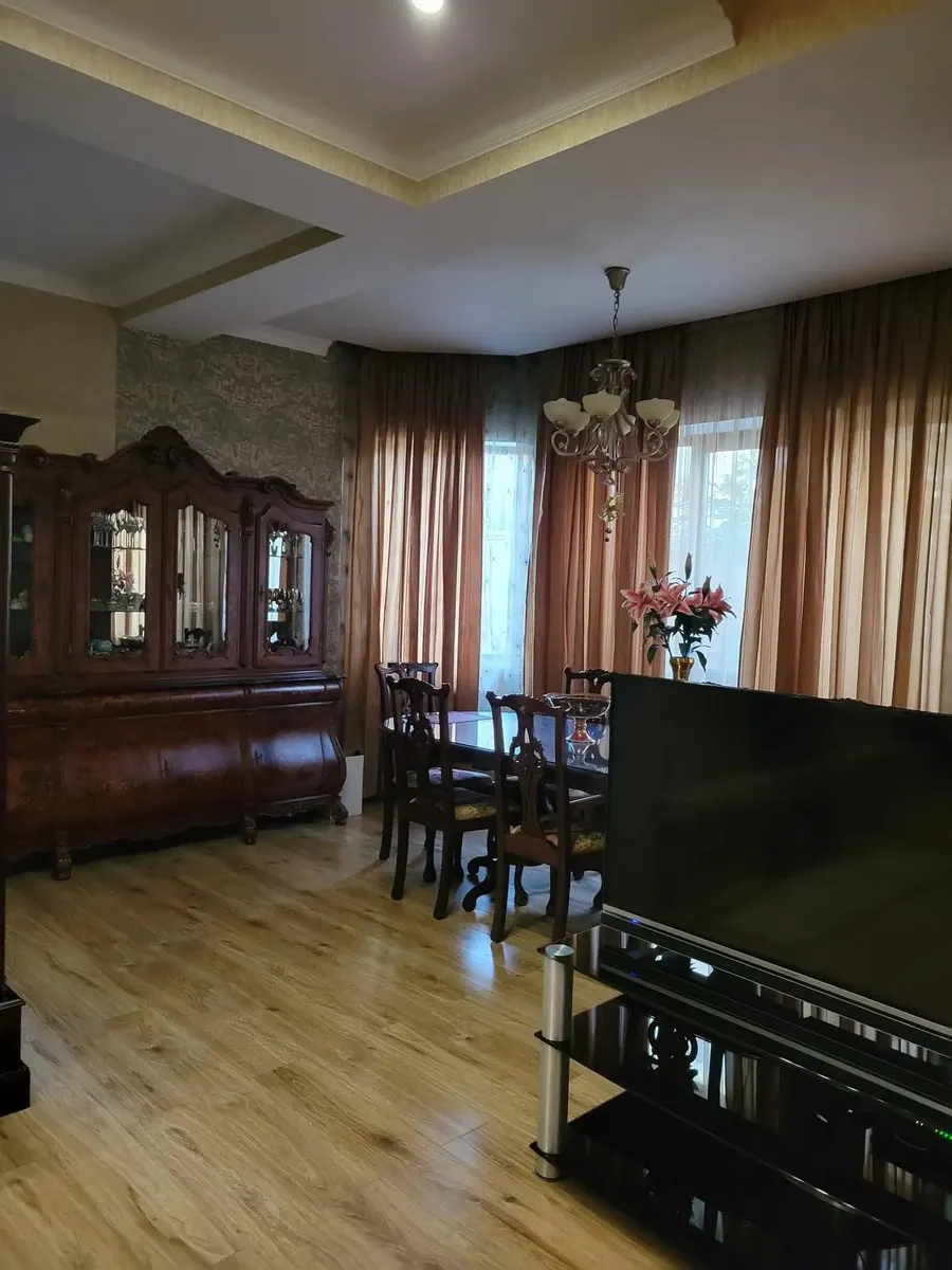 House, 8-room, 300 m²