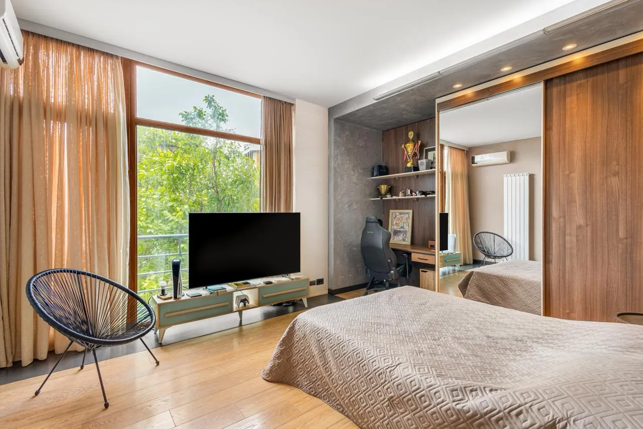 Квартира, 5-комн., 246 м²