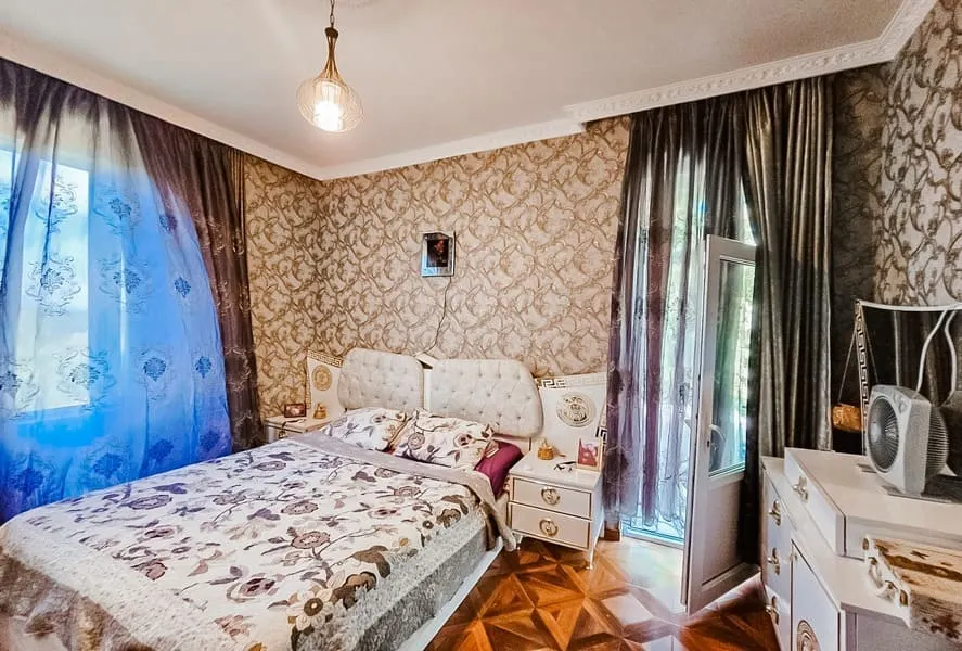 Дом, 3-комн., 200 м²