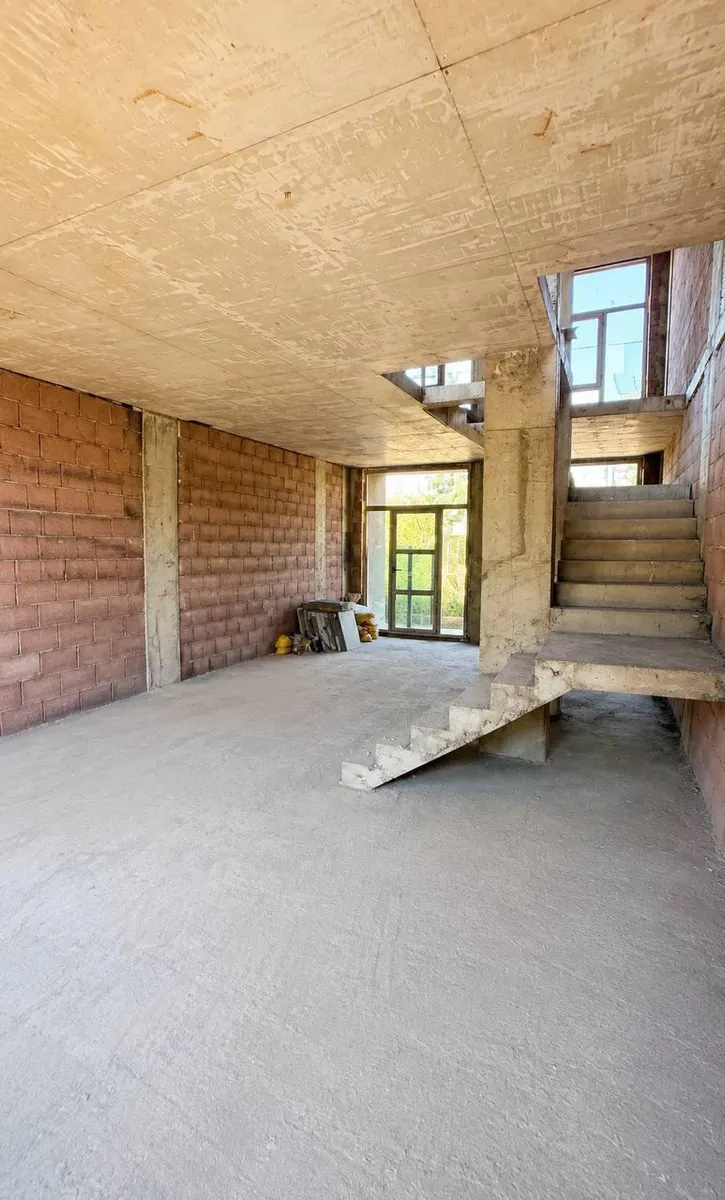 House, 4-room, 185 m²