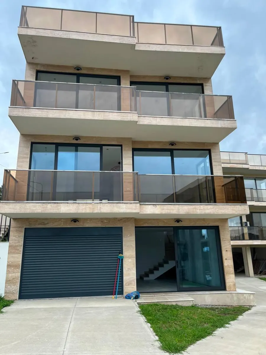 House, 4-room, 350 m²