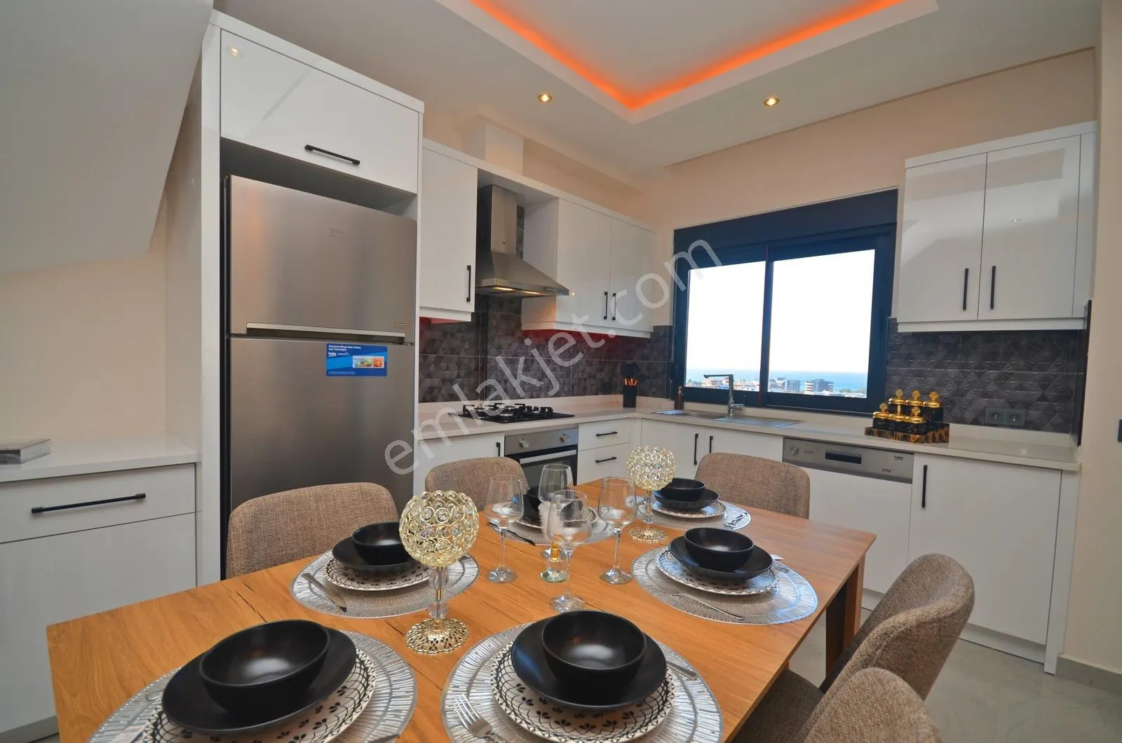 Apartment, 4-room, 145 m²