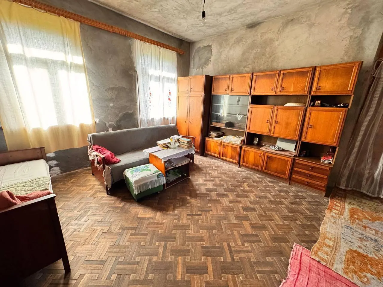 House, 5-room, 210 m²