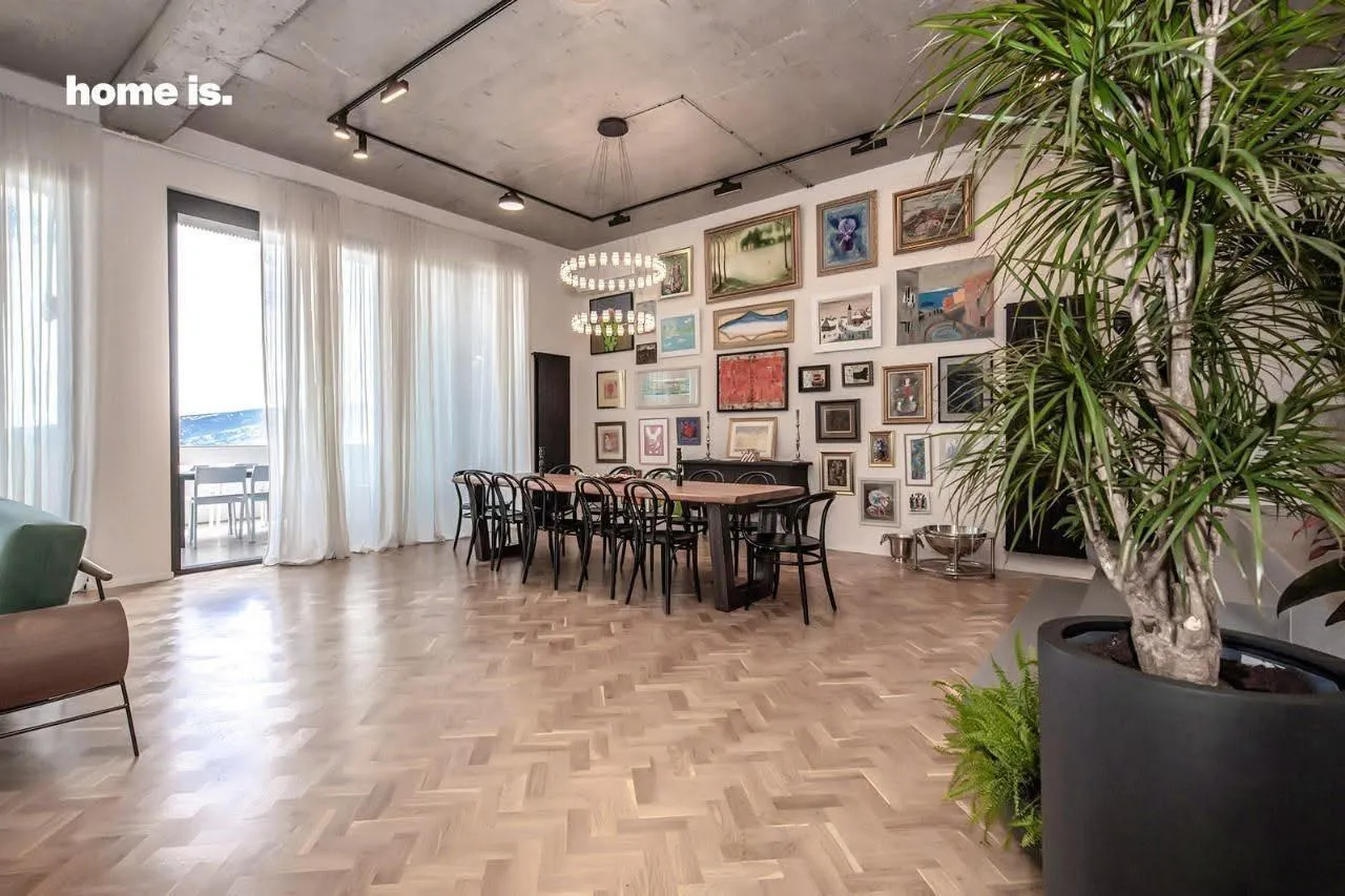 House, 10-room, 600 m²