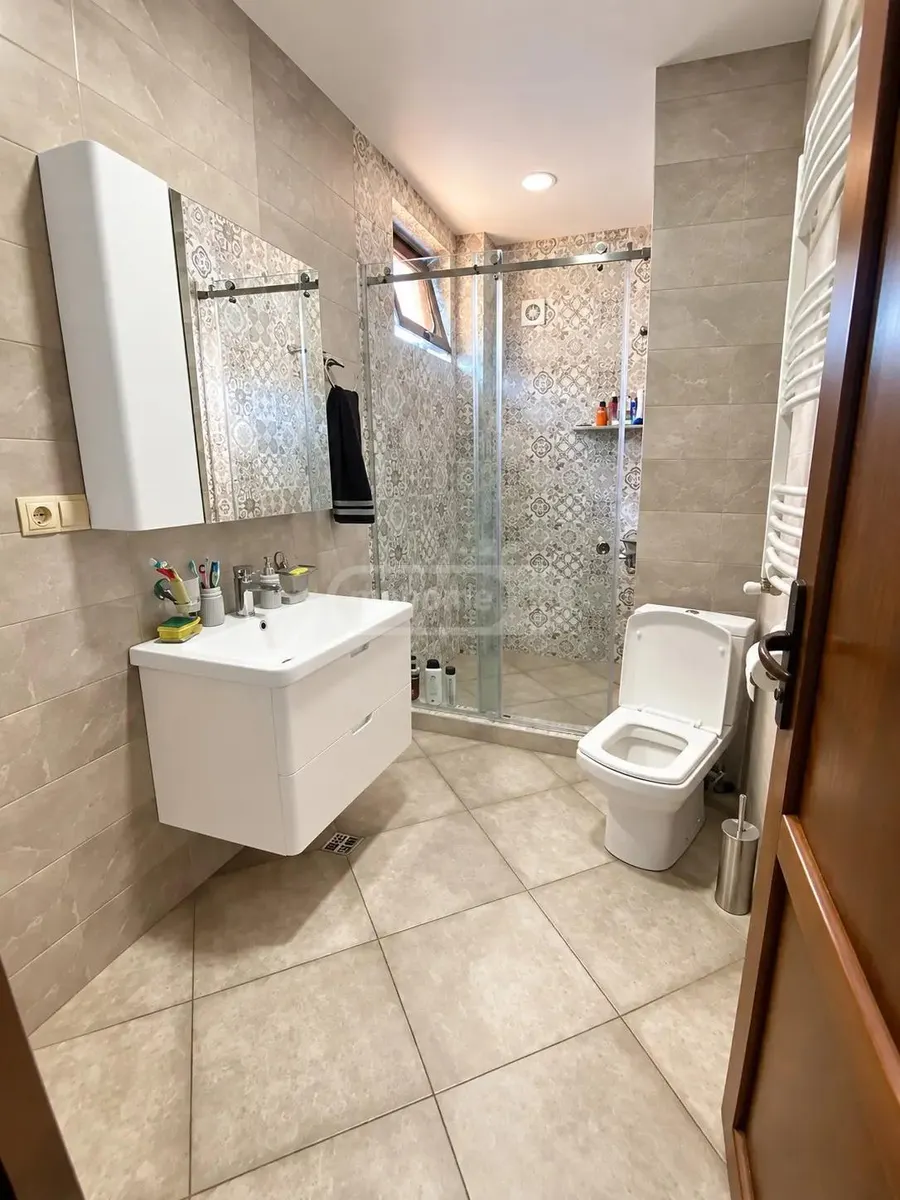 House, 5-room, 246 m²